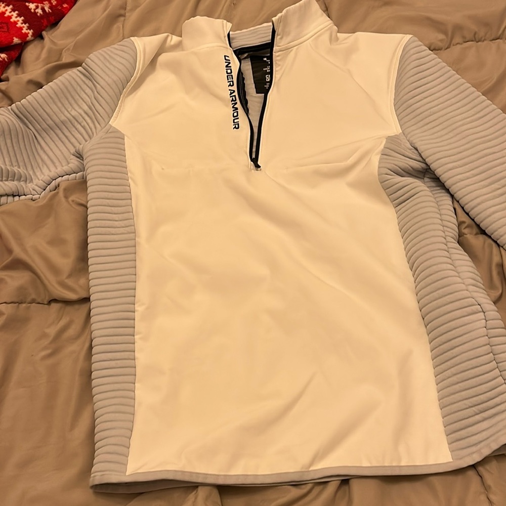 Under armour sweater worn once, still like new!